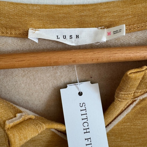 Stitch fix Lush mustard yellow long sleeve notch neck knit top NWT size Medium - Picture 5 of 7